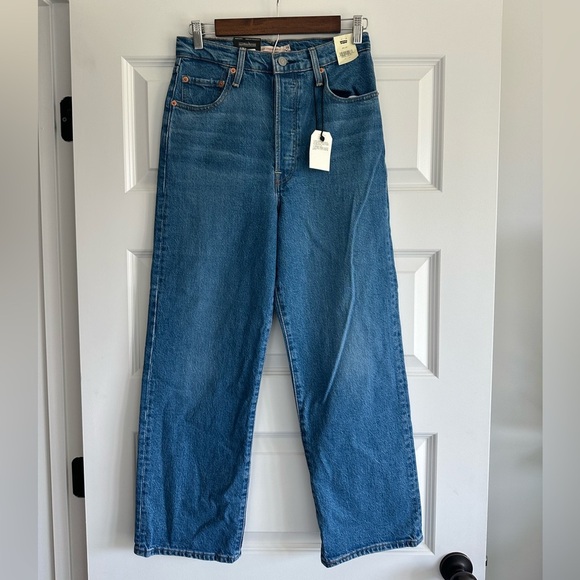 Levi's Women's Ribcage Straight Ankle Jeans - Picture 1 of 10
